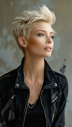 Tomboy Haircuts For Women, Wavy Pixie Haircut, Edgy Short Haircuts, Pixie Haircut Ideas, Wavy Pixie, Tomboy Hairstyles, Crop Hair, Short Hairdos