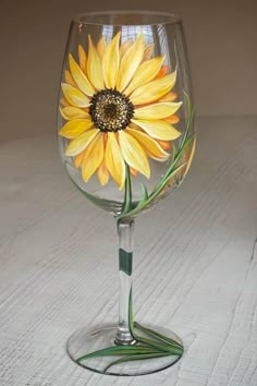 Sunflower Painting Ideas, Shirt Painting Ideas, Unique Art Ideas, Mason Jars Crafts, Wine Glass Centerpieces, Flowers From Paper, Sunflower Candle, Beautiful Dawn, Sunflower Designs