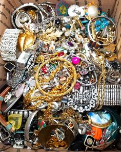 FREE SHIP! 3 Pound Unsorted Huge Lot Jewelry VTG Now Junk Art Craft Treasure FUN Scarf Slide, Vintage Modern Style, Junk Jewelry, Gift Card Exchange, Junk Art, Jewelry Post, Bag Patterns To Sew, Grab Bag, Treasure Boxes