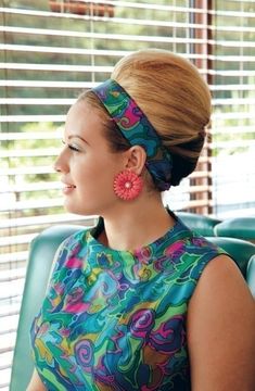 Beehive Yourself Bee Hive Hairstyles 60s, Bee Hive Hairstyles, 1960’s Hair, Pinup Hairstyles, Beehive Hairstyles, 1960s Outfit