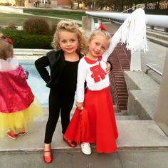 Costumes For Sisters, Halloween Costumes For Sisters, Grease Halloween Costumes, Sister Halloween Costumes, Twin Costumes, Halloween Costume Toddler Girl, Twin Halloween, Twin Halloween Costumes