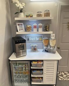 Entertainment Room Snack Bar, Snack Bar Living Room, Snack Bar Classroom, Coffee Bar Ideas For Salon, Cute Tiny Apartment Ideas, Haus And Hues Aesthetic, Loft Snack Bar, Office Lay Out Ideas, Snack Bar Room Ideas