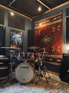 a drum set sitting on top of a rug in a room