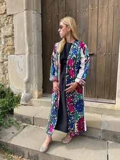 Suzani jacket, in the styple of Kimono. Handmade from the hand embroidered vintage suzani. Fabirc : Cotton and Silk. Free Size. Linen Cardigan, Silk Ikat, Women Sweaters, Vintage Velvet, Affordable Clothes, Girls Jacket, Vintage Silk, Womens Fashion Casual, Fashion Casual