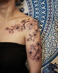 a woman's shoulder with flowers on it