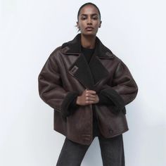 Treat yourself this season with the Joelle Double-Sided Fur Coat. This luxurious coat features an oversize, loose fit and a cozy polo collar. Stay stylish and warm in the Alees Fashion Fall-Winter Collection's must-have, long-sleeved dark brown coat. Details Joelle Double-Sided Fur Coat in Dark Brown Long Sleeve Oversize, loose fit Polo collar Alees Fashion Fall-Winter Collection Mode Mantel, Patchwork Cardigan, Faux Shearling Jacket, Suede Coat, Street Style Winter, Brown Leather Jacket, Look Vintage, Line Jackets, Sweater Set