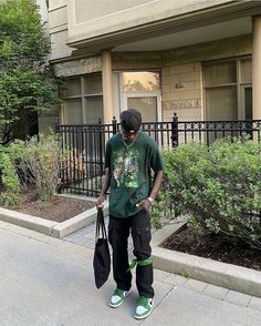 Men’s Streetwear Y2k, Streetwear Fashion Black Man, Green Grunge Outfit Men, Black Men Fashion Casual Street Style, Y2k Style Men, Rapper Clothing, Y2k Fashion Men, Y2k Boy