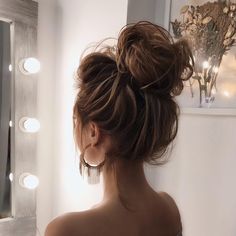 Hair In A Messy Bun, Long Updo, Long Wedding Hairstyles, Wedding Hair Up, Updo Wedding, A Messy Bun, Peinados Recogidos, Chic Hairstyles, Penteado Cabelo Curto