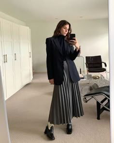 The "Make-Under" Look Matters for Spring—I'll Explain With These 7 Outfits Jen Azoulay, Pleated Long Skirt Outfit, Fancy Maxi Dresses, Long Pleated Skirt Outfit, Pleated Maxi Skirt Outfit, Blazer And Skirt Outfits, Dresses Designs For Women, Fancy Maxi, Blazer With Skirt