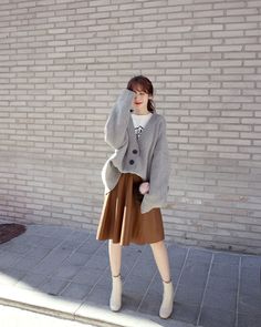 #Dahong style2017 #Soyeon Korean Style Outfit, Korean Style Outfits, Kore Ulzzang, Korean Fashion Ideas, Skirt Korean, Winter Mode, Korean Fashion Trends, Ulzzang Fashion, Korea Fashion