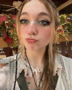 fairy renaissance makeup! Everyday Fairy Makeup, Renfest Makeup, Renn Faire Makeup, Whimsy Makeup, Fairy Costume Makeup, Ren Fair Outfits