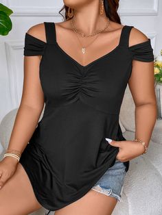 Preto Casual Collar Manga boné Tecido Simples  Embellished Elasticidade Baixa  Roupas Femininas Plus Black Casual, Cap Sleeve, Plus Clothing, Cap Sleeves, Cold Shoulder, Plus Size, T Shirts, Collar, Fabric