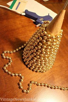 (19) Arte ao seu alcance Diy Gold, Easy Christmas Diy, Diy Christmas Tree, Gold Christmas, Christmas Deco