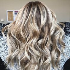 Blonde Ombre Balayage, Spring Hair Color, Blonde Hair Looks, Wavy Bobs, Brown Highlights