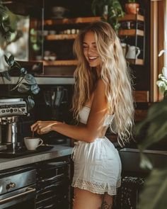 Kitchen Photoshoot Ideas, Natural Beach Waves, Medium Brunette Hair, Photo Modeling, Blonde Dress, Countryside Fashion, Pretty Blonde Hair, How To Live Life