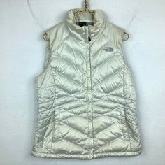 The North Face Womens Vest Large White 550 Goose Down Insulated Full Zip Size/Measurements (Based in inches) Size - Large Pit to pit - 20.5" Length - 25" Condition / Details Stains found on front and back Combined Shipping: We provide combined shipping, please contact us for a quote North Face Womens, North Face Women, Large White, Womens Vest, North Face, Favorite Outfit, Duvet, The North Face, Light Blue