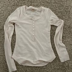 Up West, Nwot Henley White Long Sleeve Shirt White Henley Outfit Woman, Half Button Shirt, Simple Clothes, Christmas Fits, Victoria Secret Hoodies, White Long Sleeve Shirt, Plain Shirts, Womens Long Sleeve Shirts, Crew Neck Shirt