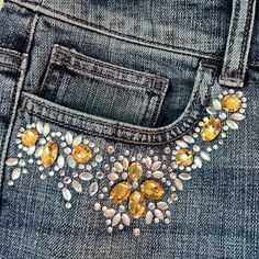 Uniquely Pocket Embellished Soft Jeans! Larger “Stones” Are Sewn Down. See Picture. Great Feeling In A True Blue Wash. Dress Up With Heels Or Down With A Tank And Sandals! Be Creative. Bedazzled Jeans Outfits, Ladies Dungarees, Sewing Beads, Bedazzled Jeans, Ombre Jeans, Low Waisted Jeans, Corduroy Pants Women, Soft Jeans, Womens Cropped Jeans