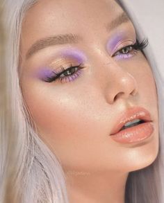 Eye Make Up Looks Colorful, Lavander Makeup Look, Prom Makeup Ideas, Editorial Make-up, Mekap Mata, Graphic Eyes, Euphoria Makeup, Makeup Tip