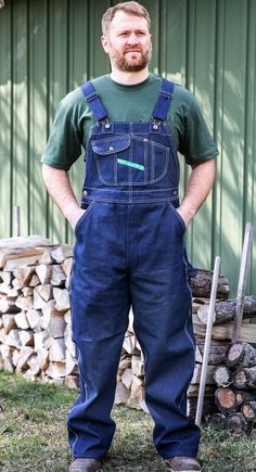 Key 273.43 Rinsed Washed Bib Overall At the forefront of the KEY brand, our signature overalls for men have been a bestseller since 1908. Built to last with reinforced pockets and diamond stitching, the denim bib overall is the perfect combination of quality and comfort. Working the trademark bib & brace design, bu Overall Bill Applique, Senior Overalls Painted 2023, R Signature, Farmer Overalls, Overalls For Men, Western Boots For Men, Knitted Hats Kids, Knit Hat For Men, Insulated Boots