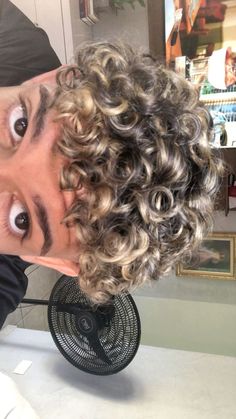 Highlight Mens Hair, Curly Hair Highlights Men, Black And Blonde Curly Hair, Dyed Curly Hair Men, Highlights Men, Black Hair Curls, Fade Haircut Curly Hair, Blonde Man, Taper Fade Curly Hair