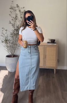 Denim Skirt Outfit Ideas, Country Concert Outfit Ideas, Country Concert Outfits, Denim Skirt Outfit, Skirt Outfit Ideas, Bota Country, Concert Outfit Ideas, Looks Country, Denim Skirt Outfits