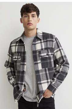 Winter Essentials Clothes, Men Fashion Casual Shirts, Plaid Shirt Men, Plaid Outfits, Winter Shirts, Flannel Jacket, Cool Outfits For Men