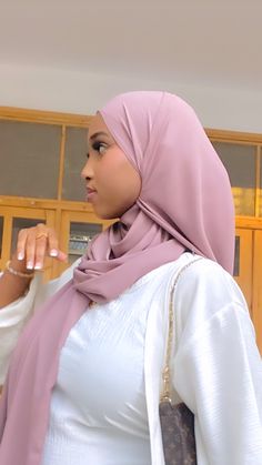 Hijab Closet, Senegalese Clothing, Hijabi Mode, Hijabi Fits, Modest Outfit Ideas, Hijab Style Tutorial, Hijabi Aesthetic, Cute Instagram Pictures, Cute Makeup Looks