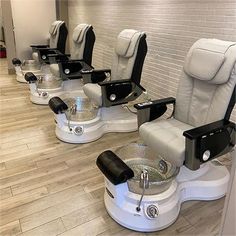 Modern Luxury Nail No Plumbing Throne Shop Salon Beauty Lay Down Electric Foot Spa Massage Pedicure Chair https://m.alibaba.com/product/1600623518009/Modern-Luxury-Nail-No-Plumbing-Throne.html?__sceneInfo={"cacheTime":"1800000","type":"appDetailShare"} No Plumbing Pedicure Chair, Spa Pedicure Ideas Luxury, Foot Spa Salon, Luxury Pedicure Station, Pedicure Set Up Ideas, Pedicure Chair Ideas, Modern Nail Salon, Mobile Nail Salon