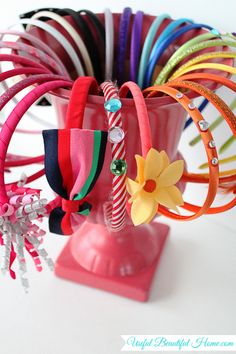 Organizing Headbands - a creative and decorative solution! Organizing Headbands, Kids Jewelry Organizer, Casa Miami, Organizers Diy, Green Thistle