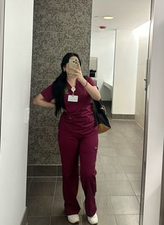 Scrubs Goth Nurse Aesthetic, Nurse Asthetic Picture, Scrub Nurse Aesthetic, College Nursing Student Aesthetic, Scrubs Aesthetic Medical, Doctor In Scrubs Aesthetic, Med Student Outfit, Physical Therapy Student Outfit, Cna Outfits Scrubs