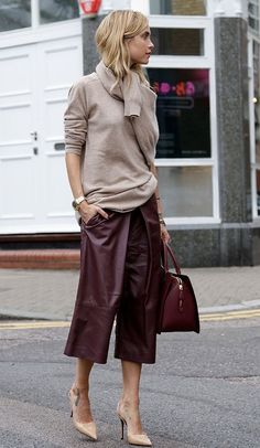 Maroon Pants, Chique Outfits, Leather Outfit, Fashion Mode, Work Fashion, Street Styles, Look Fashion, Work Outfit