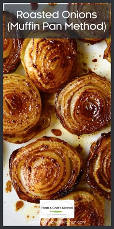 Roasted Onions on white plate. Baked Onions, Table D Hote, Breakfast Low Carb, Veggie Snacks, Roasted Onions, Vegetable Side Dishes Recipes, Low Carb Side Dishes, Onion Recipes, Clarified Butter