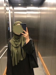 Hijabi Mirror Selfie, Umrah Abaya, Hijabi Abaya, Abaya Modest, Modest Hijab, Abaya Outfit, Best Hair Dye, Hijab Abaya