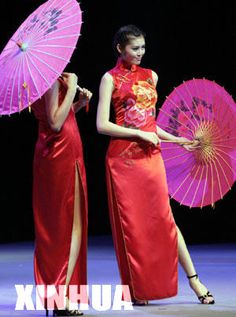 Models of China`s New Silk Road Model Company present chi-pao, or cheongsam, in Mexico City, Mexico, Aug. 3, 2007. Mexico City Mexico, Silk Road, Mexico City, Red Formal Dress, Maxi Skirt, Fashion Beauty, Prom Dresses, Prom