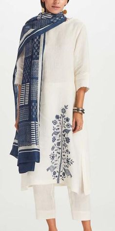 Cotton Dress Pattern Indian, Pakistani Kurta Designs, Pants Ideas, Indian Luxury, Kantha Embroidery, Long Kurti Designs, Fancy Kurti, Cotton Kurti Designs, Silk Kurta