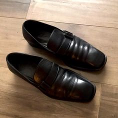 % Authentic Gucci Italy Mens Leather Shoes Loafer 101749.Vtg Used Good Condition.See In Pictures Details And Measurements,No Return Pls. Mens Leather Shoes, Vintage Color, Leather Shoes Men, Gucci Black, Mens Leather, Gucci Shoes, Vintage Colors, Slip Ons, Loafer Shoes