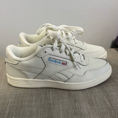 Reebok Court Advance Sneaker Size: Us 7.5 Color: Off-White Never Worn Cool White Sneakers Women, Reebok Court Advance Outfit, Rebook Shoes, Shoes For College, Vintage Shoes Sneakers, Reebok White Sneakers, Shoes Reebok, White Reebok, Summer Shopping