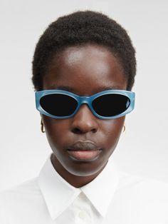 Jacquemus OVALO - LIGHT BLUE (JAC4C5SUN) are oval sunglasses made in Japan. They feature acetate frame, golden logo on the temple, stainless steel tips, and blue lens with 100% UV protection. Made in Japan- Color: blue- Material: acetate- Lens: blue- Shape: oval- Size: eye 55mm / bridge 17mm / temple 135mm Light Blue Sunglasses, Baby Blue Sunglasses, Luxury Blue Sunglasses With Mirrored Lenses, Blue Gradient Lens Sunglasses In Acetate, Blue Acetate Sunglasses With Gradient Lenses, Modern Blue Acetate Sunglasses, Japan Color, Jacquemus Bag, Golden Logo