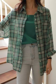 Look Grunge, Drop Shoulder Shirt, Casual Style Outfits, Teen Fashion Outfits, Retro Outfits, Cute Casual Outfits, Plaid Shirt, Shirt Outfit, Drop Shoulder