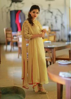 Salwar Pattern, Churidar Suits, Patiala Suit, Long Dress Design, Design Dresses, Indian Weddings, Indian Attire, Punjabi Suits, Glam Fashion