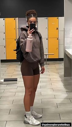 Rich Sporty Aesthetic, Athlete Fits, Fit Baddie, Workout Outfit Ideas, College Athlete, Modest Gym, Modest Workout, Modest Gym Outfit, Gym Ootd