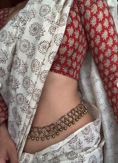 Blouse Indian Saree, Saree Wearing Styles, Simple Saree Designs, Blouse Indian, Cotton Saree Designs, Fashionable Saree Blouse Designs, Modern Saree, Fancy Sarees Party Wear, Casual Indian Fashion