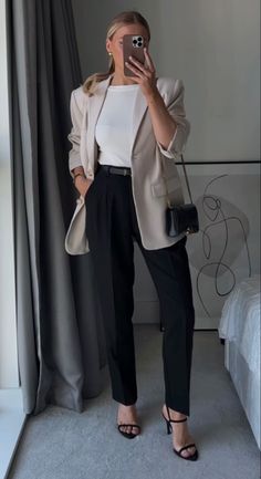 Business Lady, Minimalist Outfits, Business Attire Women, Blazer Outfits For Women, Nashville Outfits, Business Outfits Women, Stylish Work Attire, Style Blazer, Office Outfits Women