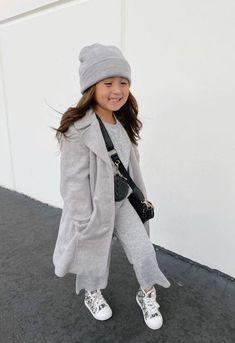 Girls Attire, Style Parisienne, Trend Accessories, Winter Fashion Outfits Casual, Jewelry Clothes, Foto Baby, Clothes Pictures, Stylish Kids