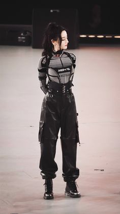 Dystopian Aesthetic Clothes, Bff Outfits Matching, Cyberpunk Outfit, Futuristic Clothing, Techwear Pants, Bff Outfits, Dilraba Dilmurat