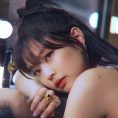 Jennie icon. Korean Bangs, Jennie Kim Blackpink, Black Pink Songs, Blackpink Fashion, Blackpink Rose, Blackpink Jennie, Inspirational Women, Ulzzang Girl, Aesthetic Girl