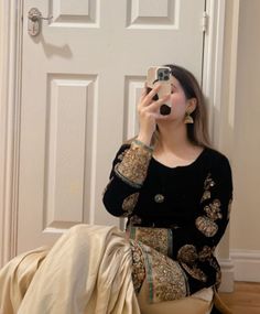 Cool Style Outfits, Black Bridal Dresses, Grunge Pictures, Stylish Dpz, Black Bridal, Couple Selfies, Western Girl, Quick Outfits