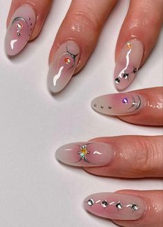 Elegant Nails Coffin, Nude Nails With Black Design, Glow Nail Art, Nude Nails For Brown Skin, Coffin Nude Nails, Purple Chrome Nails, Pop Art Nails, Pink Chrome Nails, Airbrush Nails