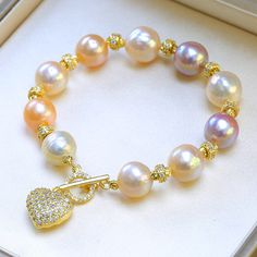 This beautiful Freshwater pearl bracelet ranges between 11-12mm in size and consists of beautiful and lustrous pearls in AAAA+ quality. All pearls in this bracelet are round and are strung with silk thread and double-knotted between each pearl. Known as the 'icon' of cultured pearls, Freshwater pearls have graced the necks, ears, fingers, and wrists of women for decades. Huge Tomato imports their Freshwater pearls from the Freshwater rs of Japan, grown in the Pinctada fucata oyster. All of our F 1950s Jewelry Style, Real Pearl Bracelet, Pink Pearl Bracelet, Pearl Bangle Bracelet, Bracelet Packaging, 1950s Jewelry, Book Necklace, Buy Pearls, Jewelry Styles